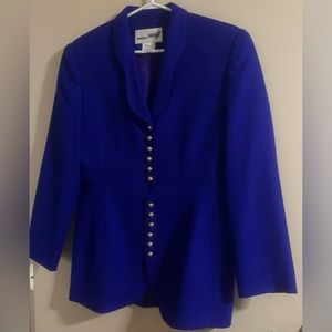 Vintage women's blazer with unique button and collar detail
